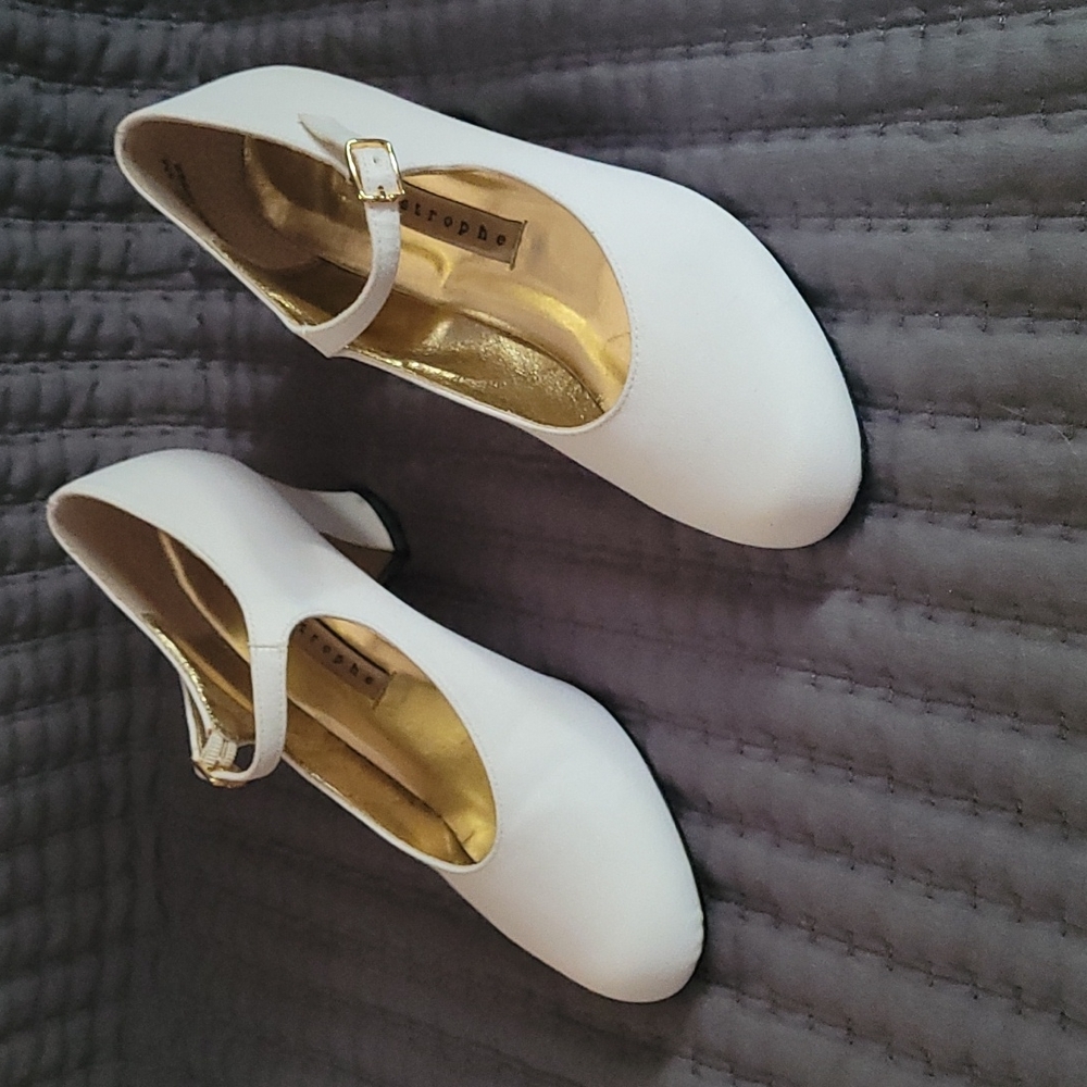 Jodette shoes by Apostrophe, size 6M, white